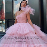 Amfeov Pink One Shoulder Quinceanera Dress Dubai Ball Gown Tiered Pleats Long Formal Prom Gowns Saudi Arabic Sweet 16 Dresses